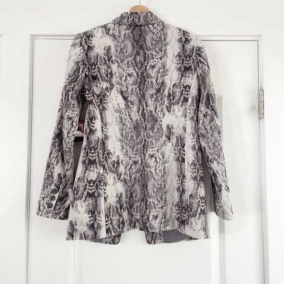 Vince Camuto Vivid Hues Snakeskin Print Blazer - 2 - Picture 4 of 4